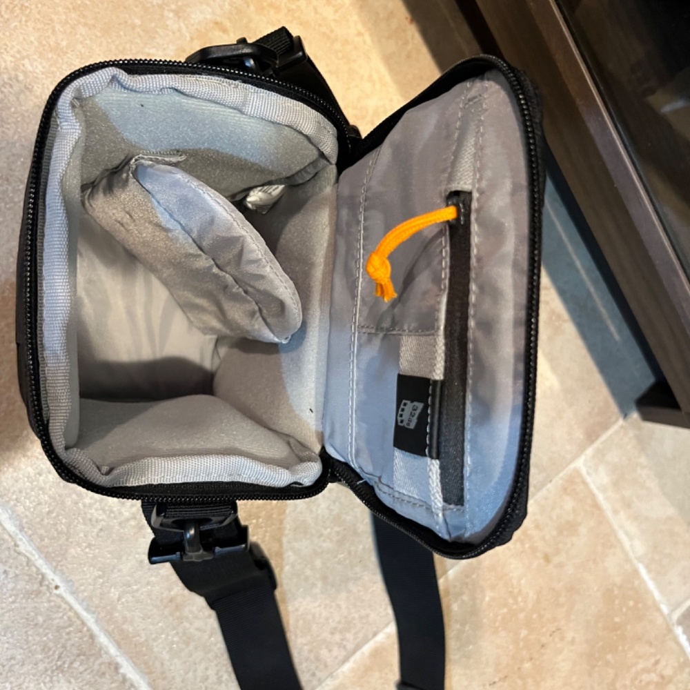 Lower camera case - Picture 3 of 3